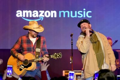 Garth Brooks performs with Jason Aldean at CRS 2018